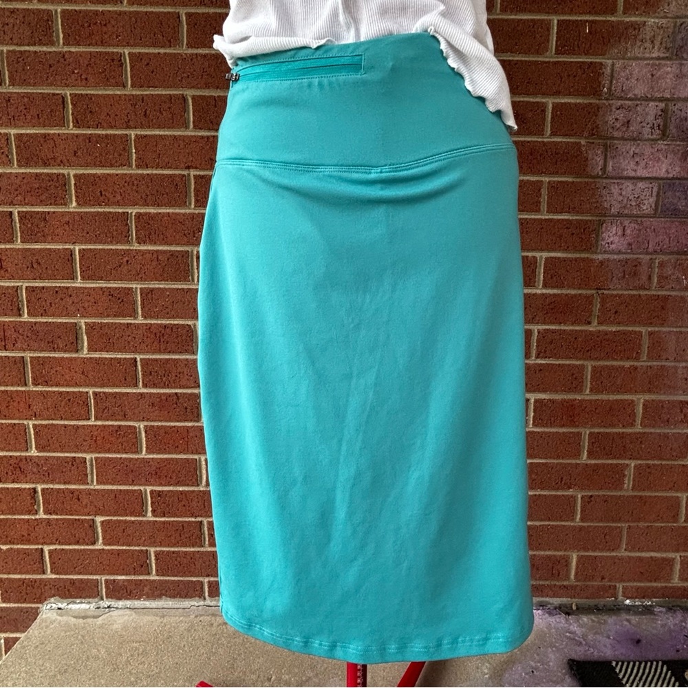 Women’s size 6 Chic Blue Asymmetrical Pencil Skirt Knee-Length Resort Wear